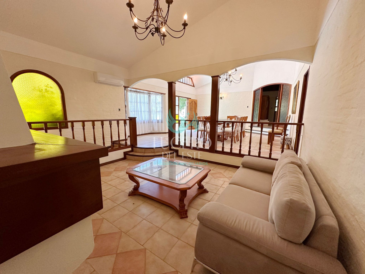 Casa ID.449 - Casa de 3 Dormitorios + dependencia en Jardines de Córdoba, Punta del Este