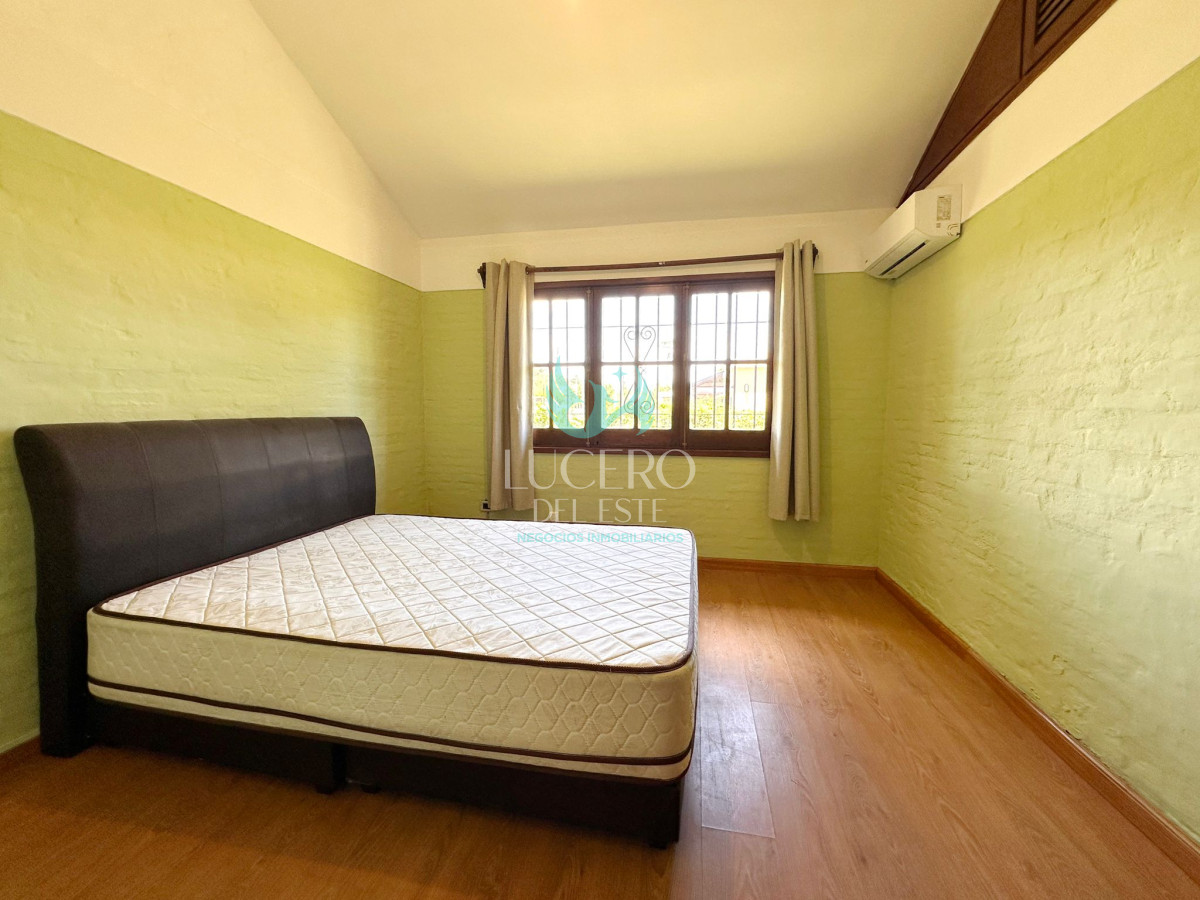 Casa ID.449 - Casa de 3 Dormitorios + dependencia en Jardines de Córdoba, Punta del Este