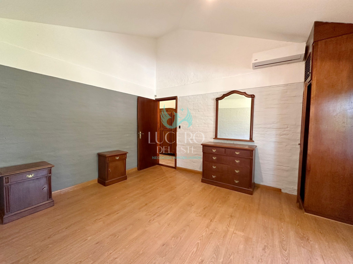 Casa ID.449 - Casa de 3 Dormitorios + dependencia en Jardines de Córdoba, Punta del Este