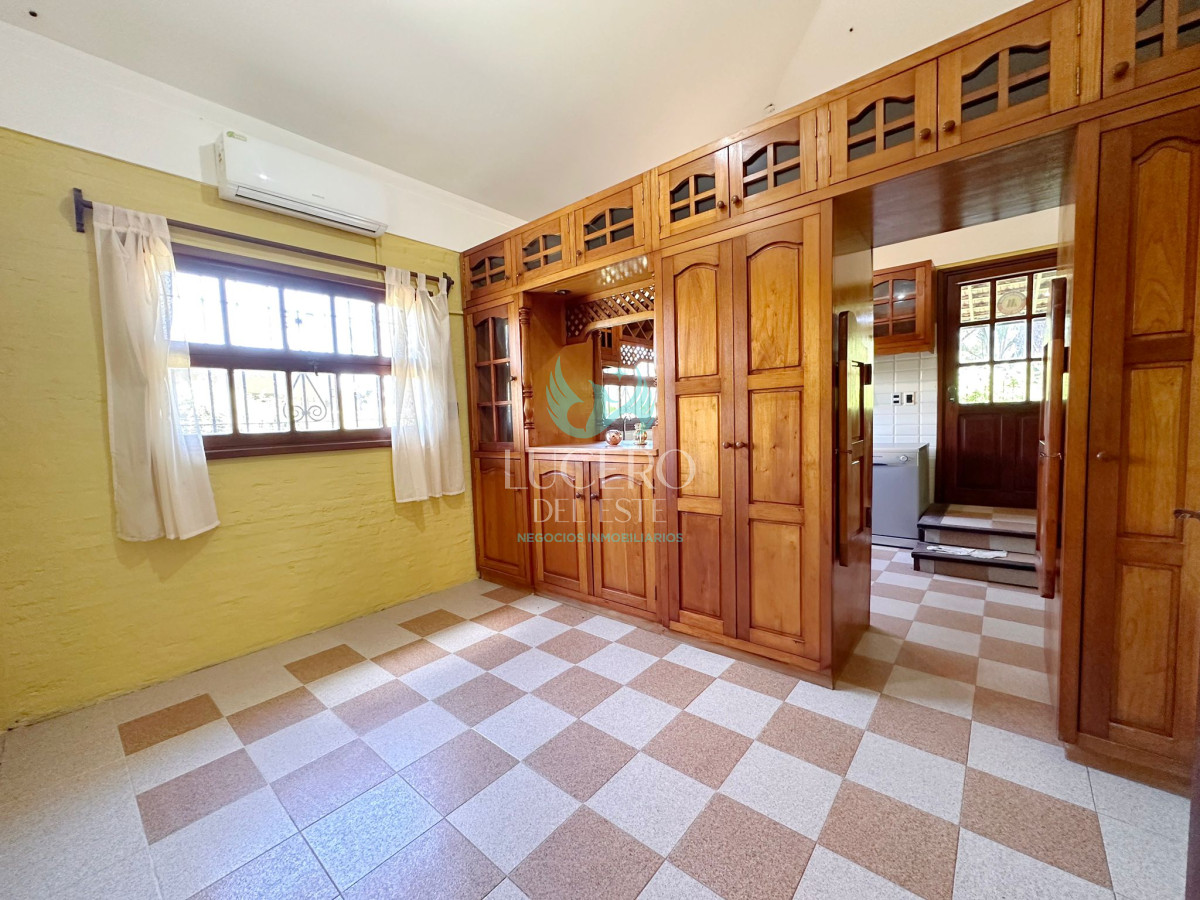 Casa ID.449 - Casa de 3 Dormitorios + dependencia en Jardines de Córdoba, Punta del Este