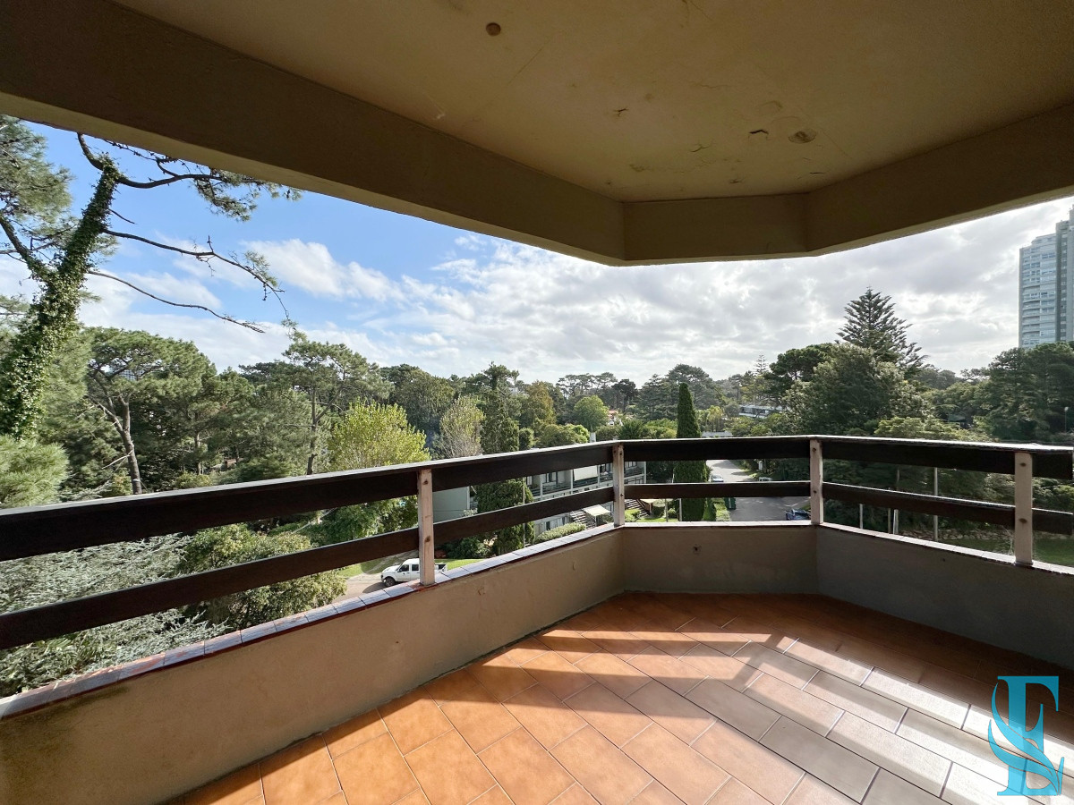 Apartamento ID.358 - Departamento de 3 dormitorios mas dependencia de servicio en edificio Bora Bora, Roosevelt Punta del Este