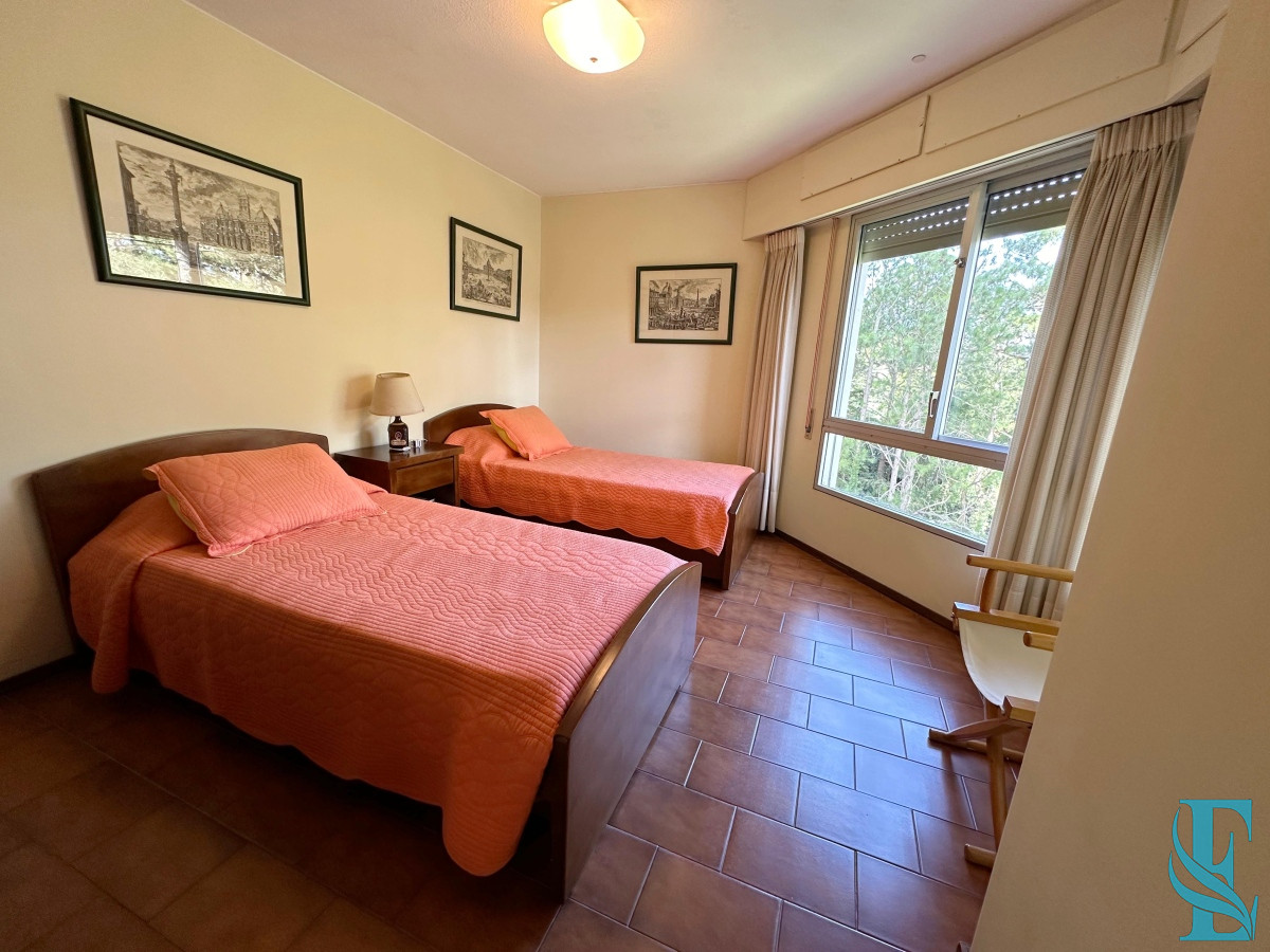 Apartamento ID.358 - Departamento de 3 dormitorios mas dependencia de servicio en edificio Bora Bora, Roosevelt Punta del Este