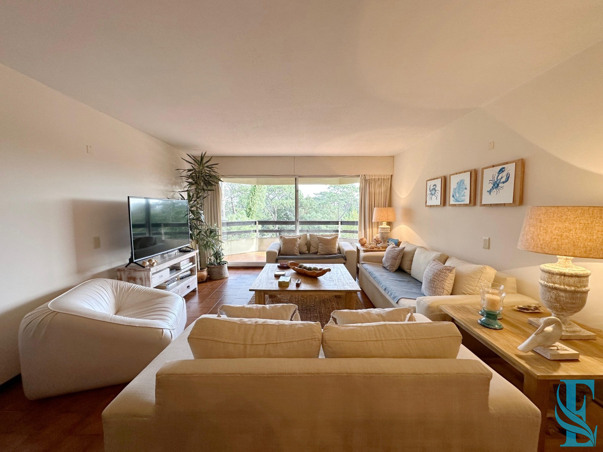 Apartamento ID.358 - Departamento de 3 dormitorios mas dependencia de servicio en edificio Bora Bora, Roosevelt Punta del Este