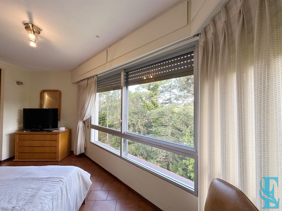 Apartamento ID.358 - Departamento de 3 dormitorios mas dependencia de servicio en edificio Bora Bora, Roosevelt Punta del Este