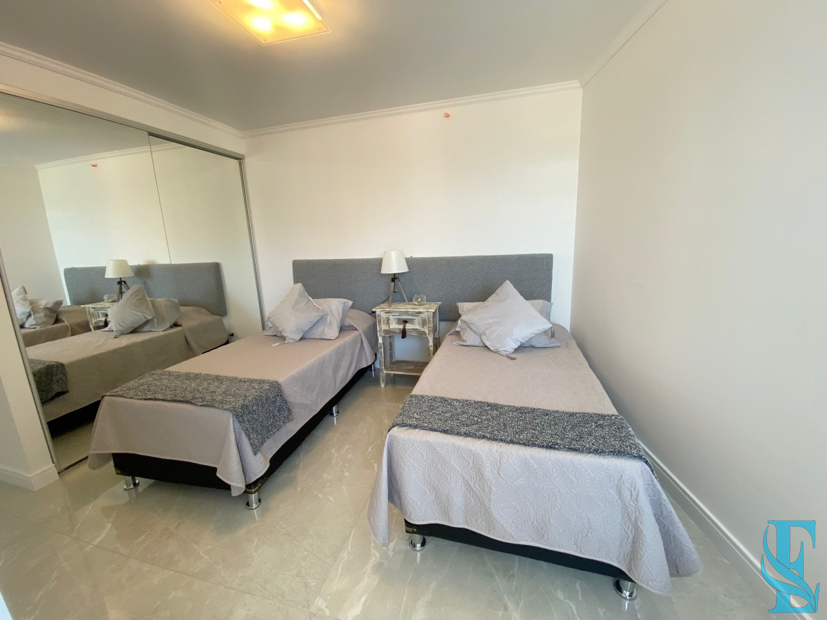 Apartamento ID.121 - Hermoso Penthouse en Playa Mansa