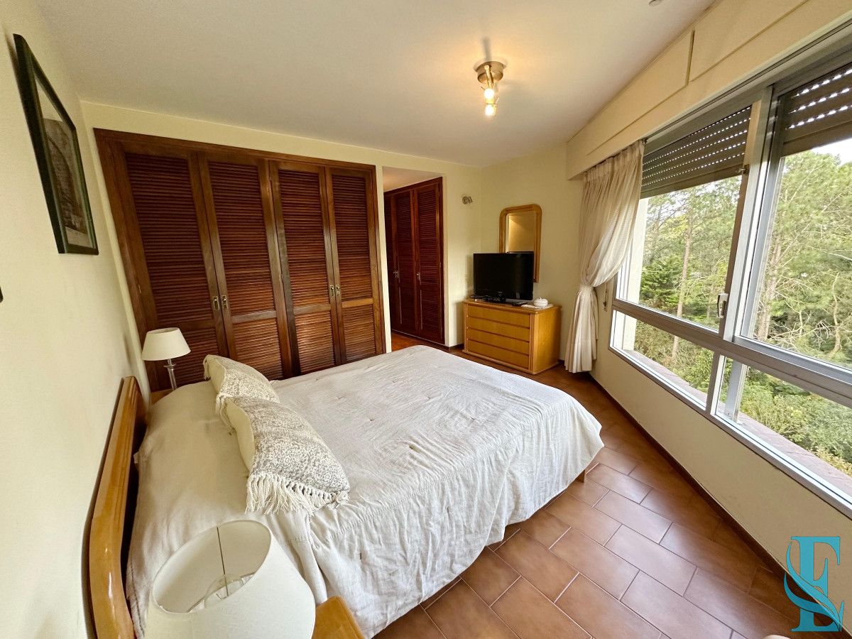 Apartamento ID.358 - Departamento de 3 dormitorios mas dependencia de servicio en edificio Bora Bora, Roosevelt Punta del Este