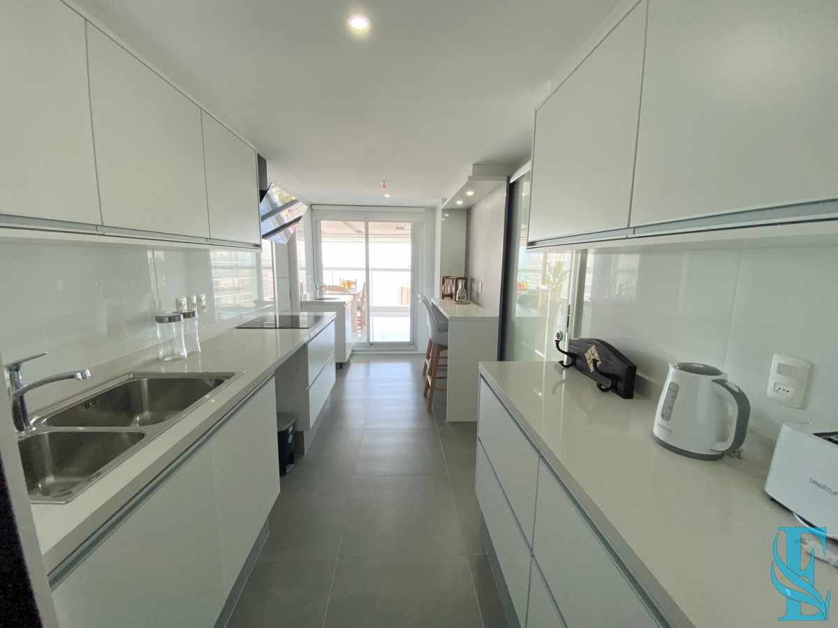 Apartamento ID.121 - Hermoso Penthouse en Playa Mansa