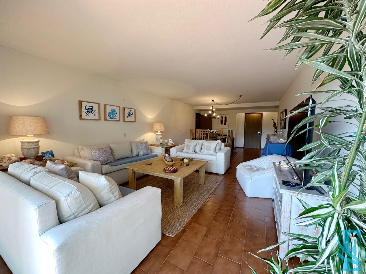 Apartamento ID.358 - Departamento de 3 dormitorios mas dependencia de servicio en edificio Bora Bora, Roosevelt Punta del Este