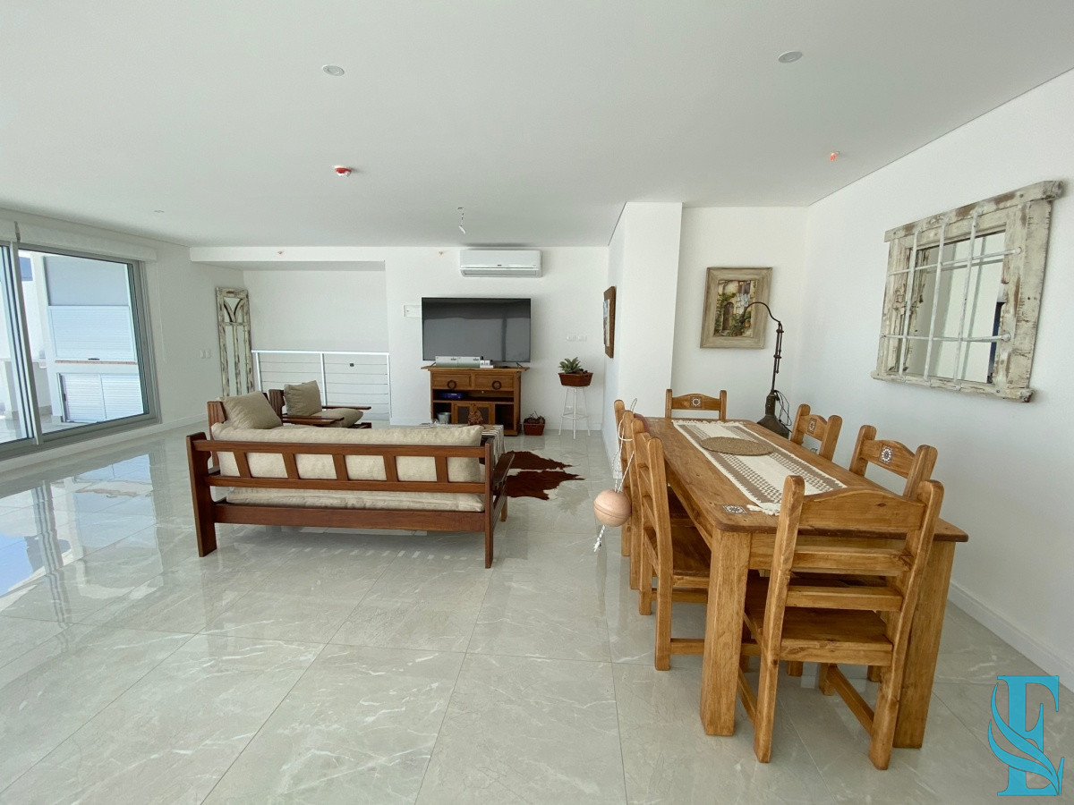 Apartamento ID.121 - Hermoso Penthouse en Playa Mansa