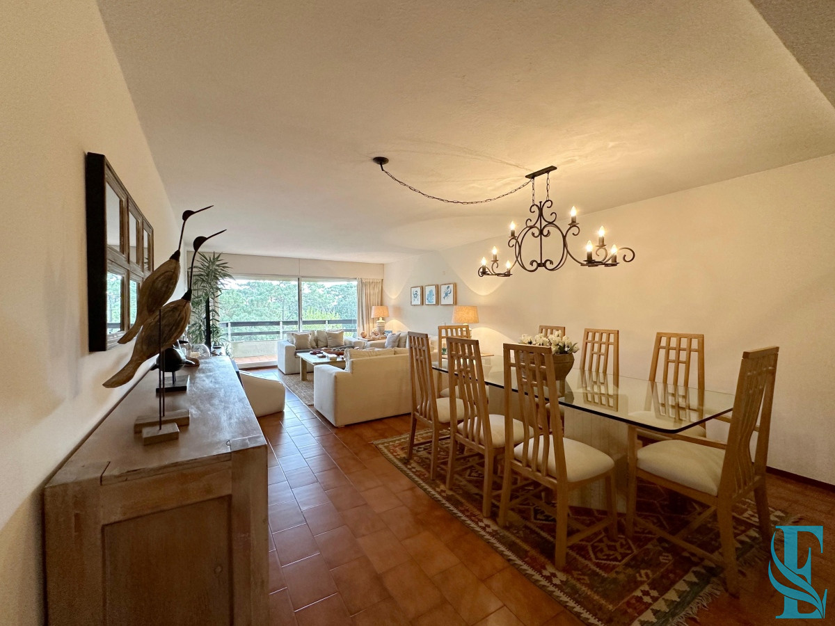 Apartamento ID.358 - Departamento de 3 dormitorios mas dependencia de servicio en edificio Bora Bora, Roosevelt Punta del Este