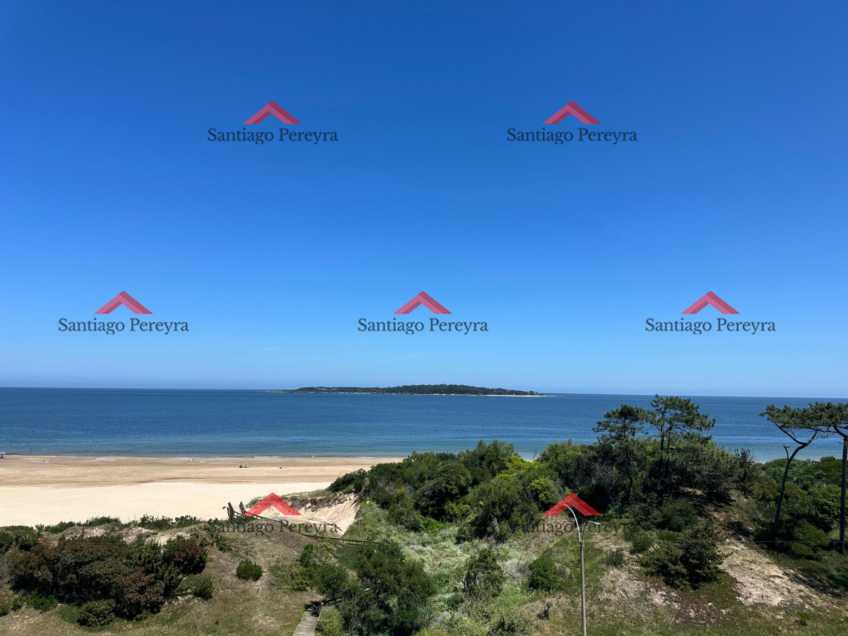 Apartamento ID.15734 - Penthouse en Venta de 3 dormitorios en Playa Mansa, Punta del Este