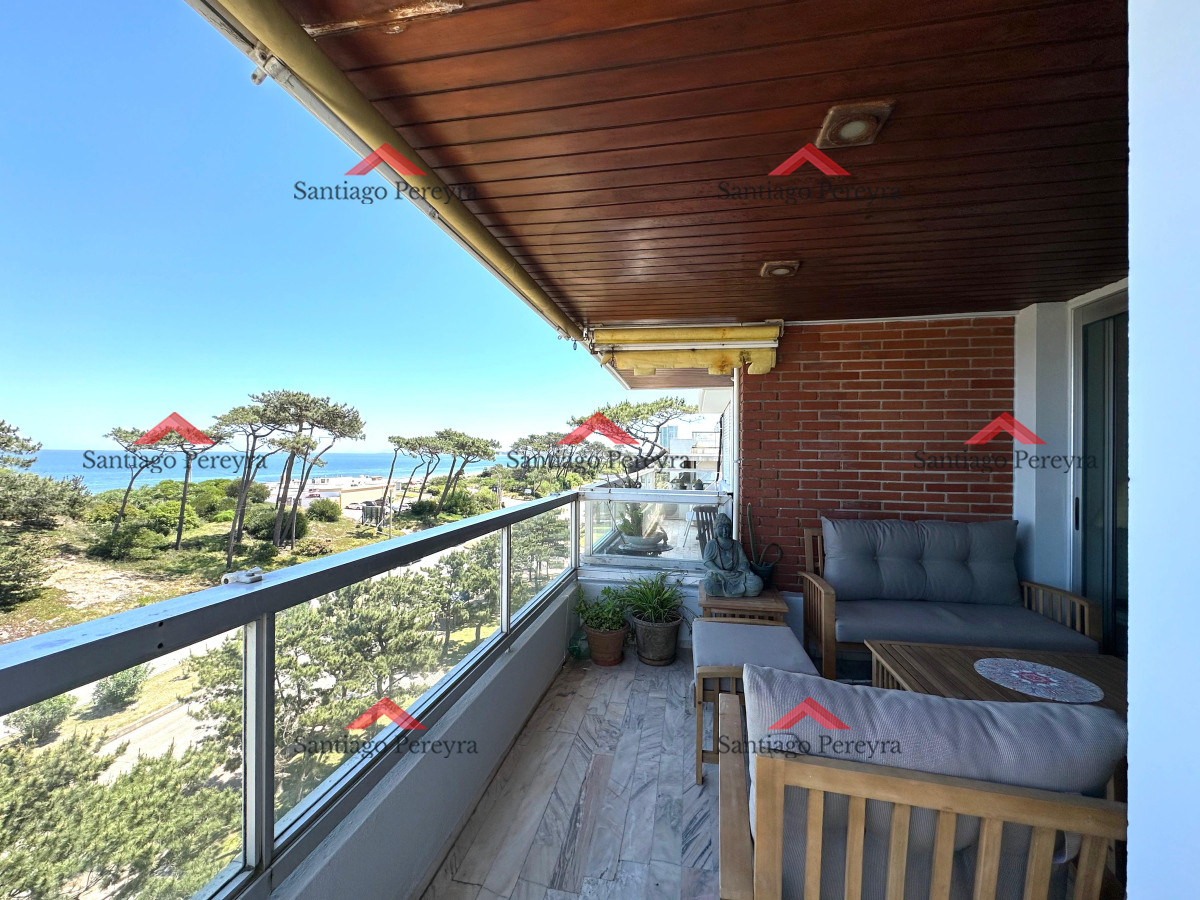 Apartamento ID.15734 - Penthouse en Venta de 3 dormitorios en Playa Mansa, Punta del Este