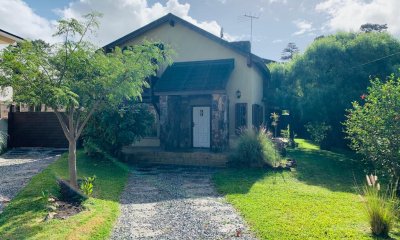 CASA EN VENTA DE 3 DORMITORIOS EN PINARES , PUNTA DEL ESTE