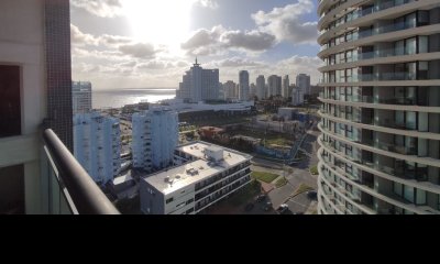 Departamento En Venta de 2 Dormitorios En Torre Francia Punta Del Este