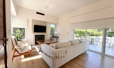 Casa En Venta de 4 Dormitorios En Jardines De Cordoba, Punta Del Este