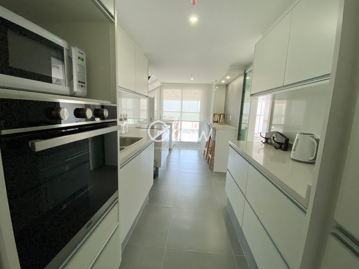 Apartamento ID.3133 - Apartamento en venta de 3 dormitorios en Miami Boulevard, Punta del Este.