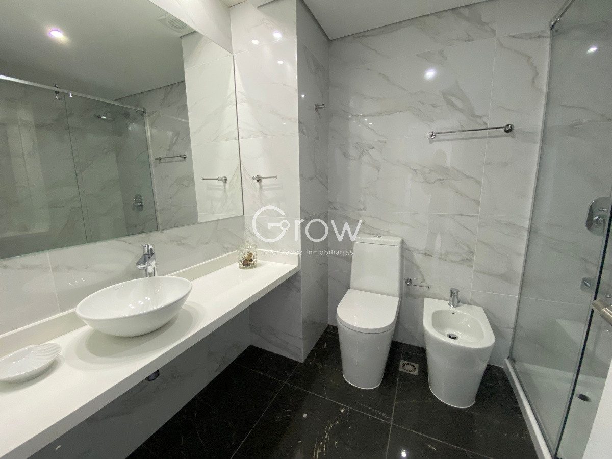 Apartamento ID.3133 - Apartamento en venta de 3 dormitorios en Miami Boulevard, Punta del Este.