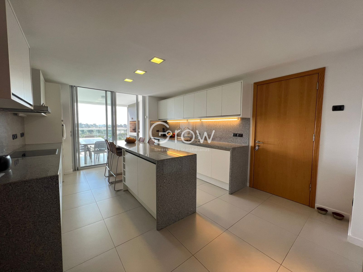 Apartamento ID.824 - Departamento en Venta de 4 Suites en Tiburón Terrazas Océano, Punta del Este