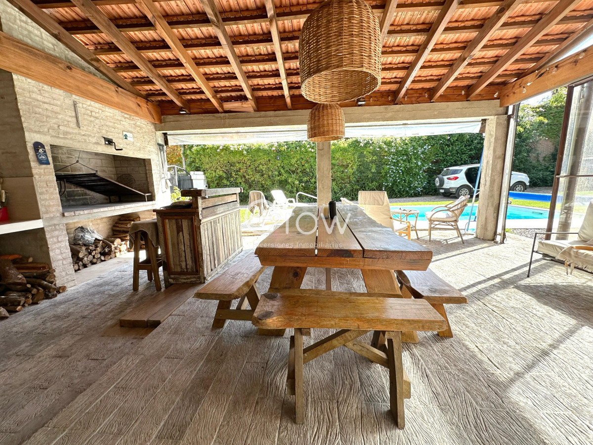 Casa ID.2724 - Casa en Venta de 4 Dormitorios ubicada en Pinares, Punta del Este