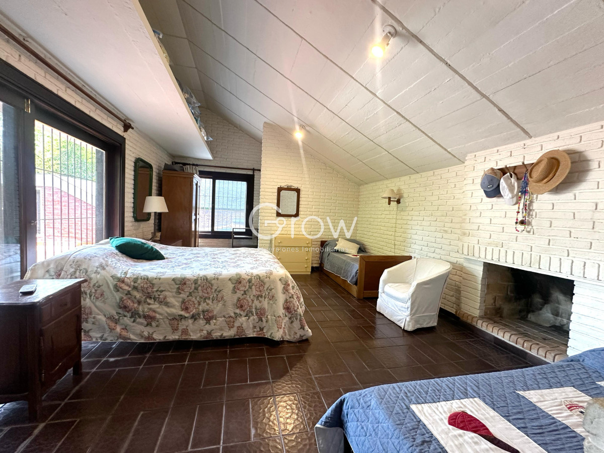 Casa ID.2716 - Casa en venta de 4 Dormitorios ubicada en Cantegril, Punta del Este