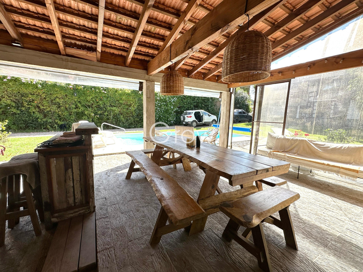 Casa ID.2724 - Casa en Venta de 4 Dormitorios ubicada en Pinares, Punta del Este