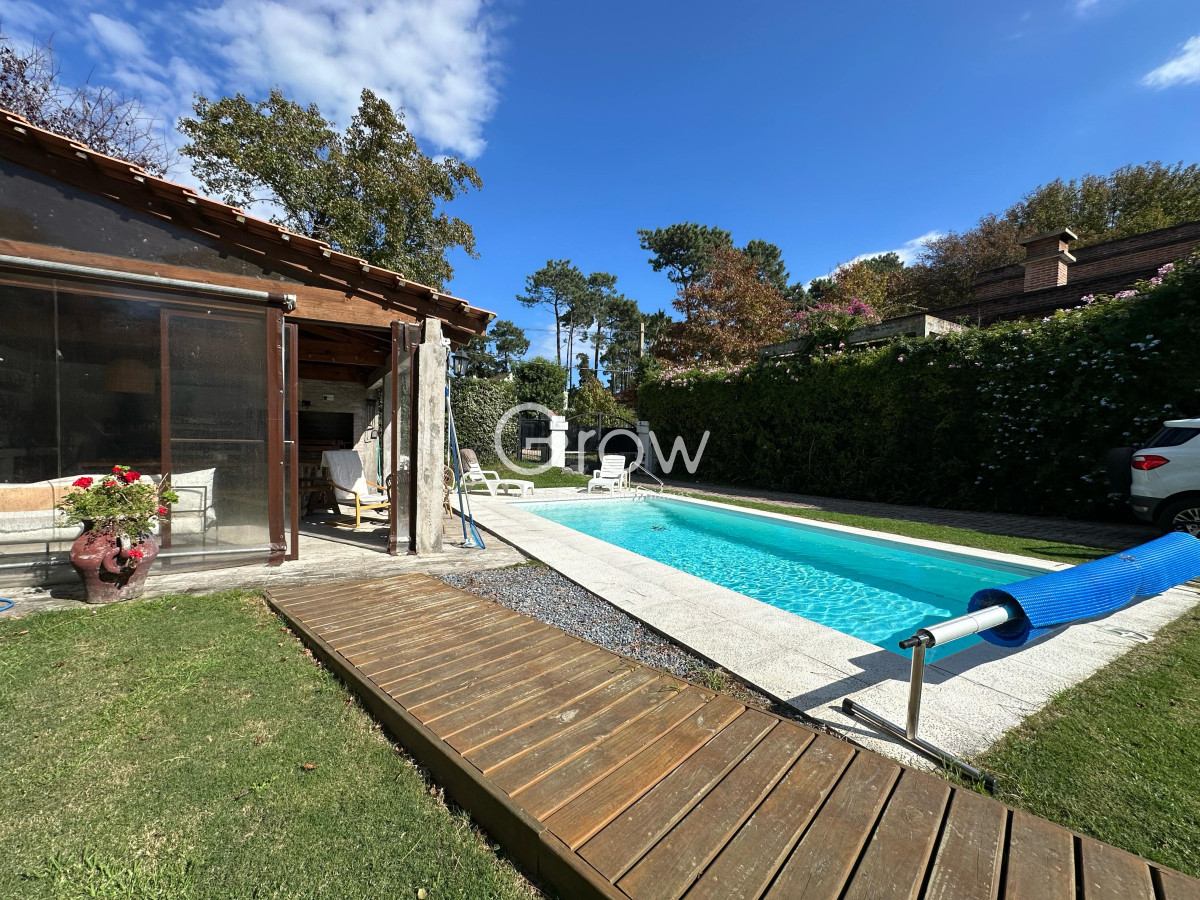 Casa ID.2724 - Casa en Venta de 4 Dormitorios ubicada en Pinares, Punta del Este