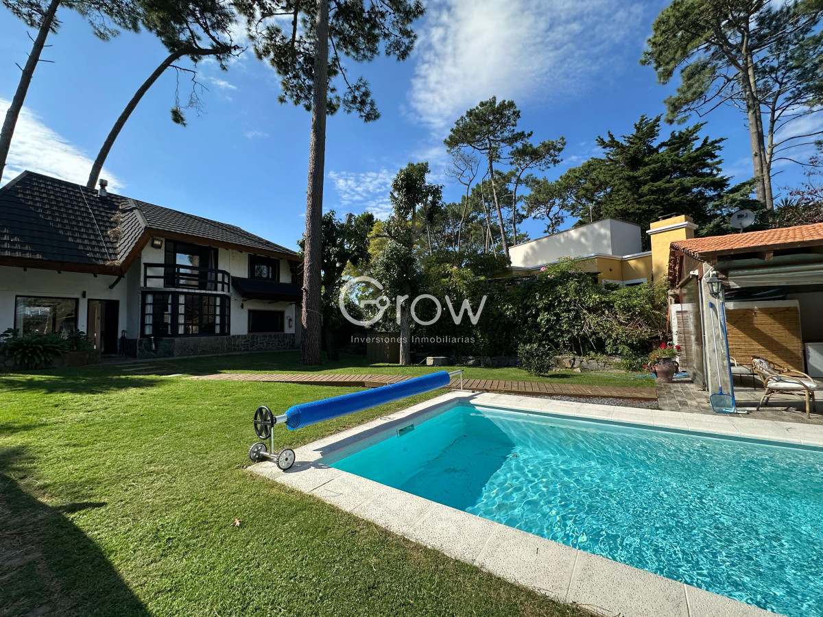Casa ID.2724 - Casa en Venta de 4 Dormitorios ubicada en Pinares, Punta del Este