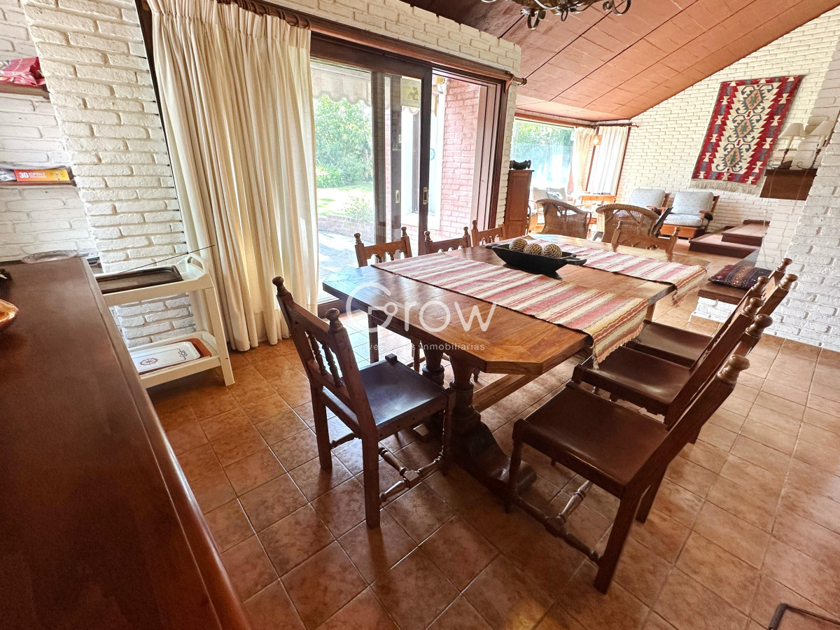 Casa ID.2716 - Casa en venta de 4 Dormitorios ubicada en Cantegril, Punta del Este