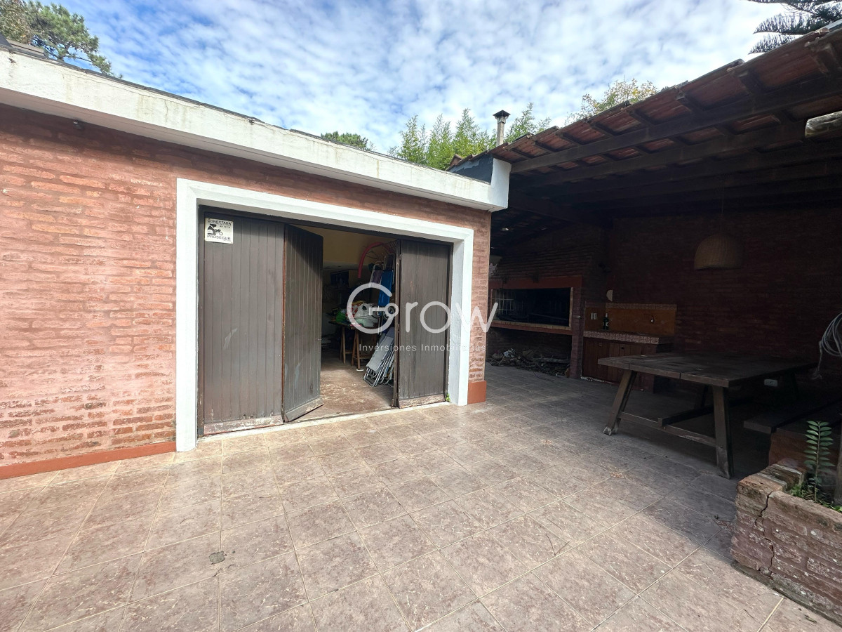 Casa ID.2716 - Casa en venta de 4 Dormitorios ubicada en Cantegril, Punta del Este
