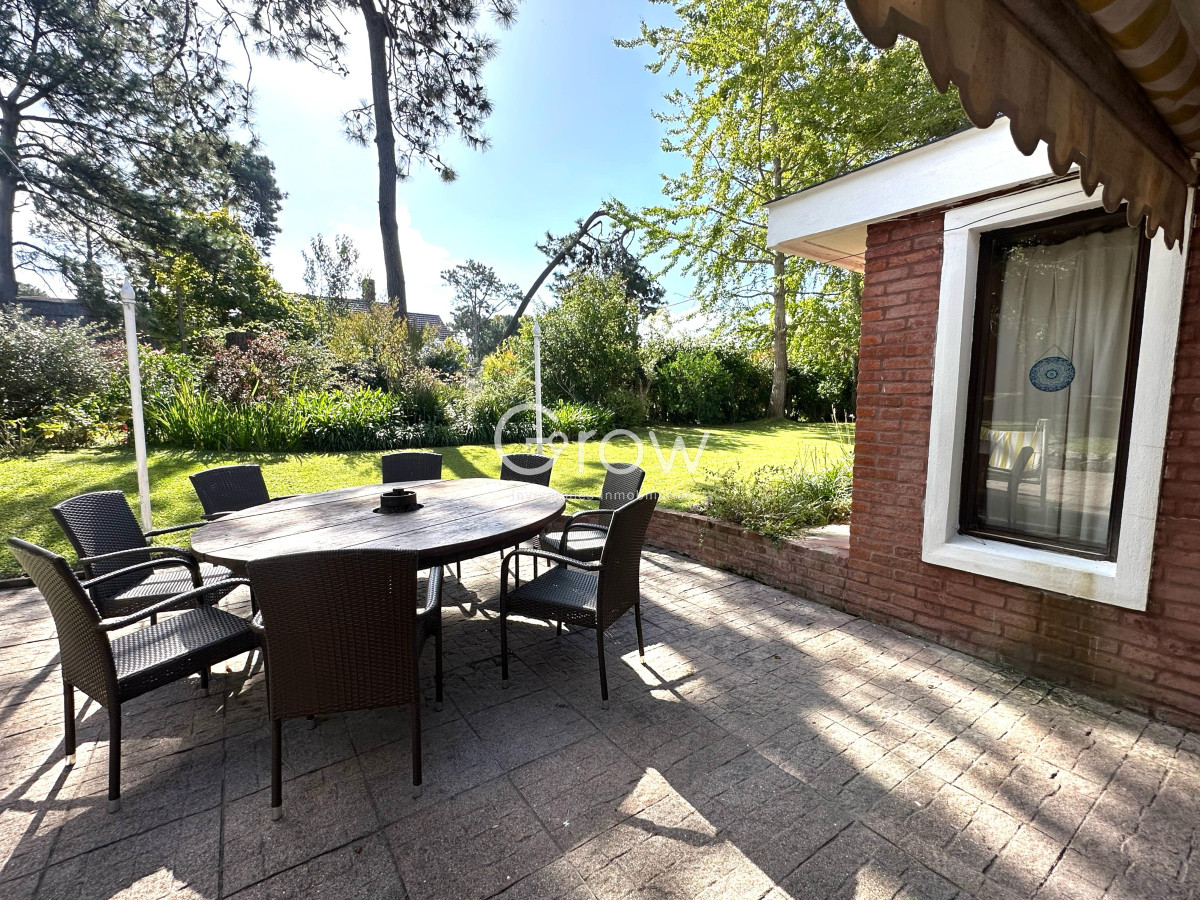Casa ID.2716 - Casa en venta de 4 Dormitorios ubicada en Cantegril, Punta del Este