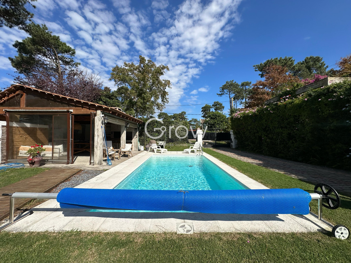 Casa ID.2724 - Casa en Venta de 4 Dormitorios ubicada en Pinares, Punta del Este