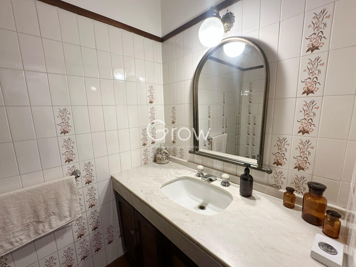 Casa ID.2716 - Casa en venta de 4 Dormitorios ubicada en Cantegril, Punta del Este