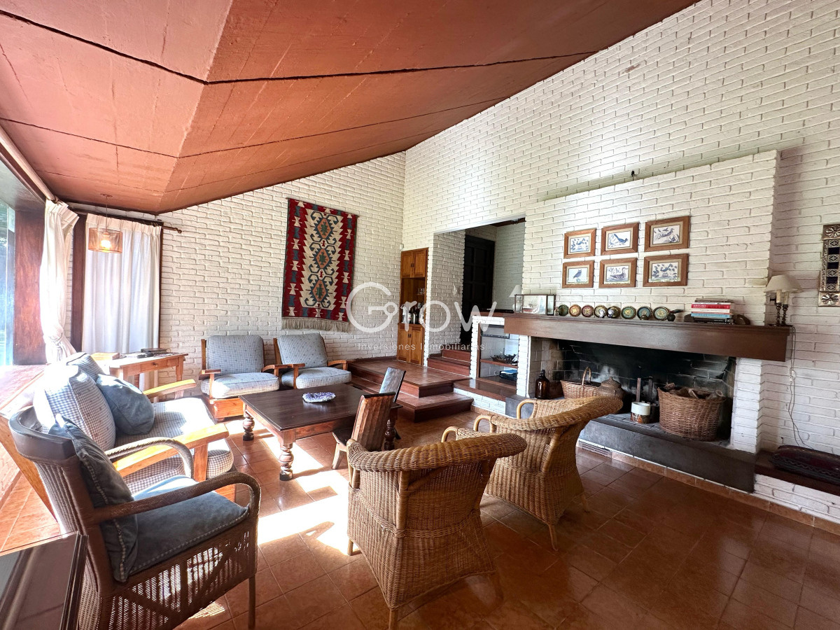 Casa ID.2716 - Casa en venta de 4 Dormitorios ubicada en Cantegril, Punta del Este