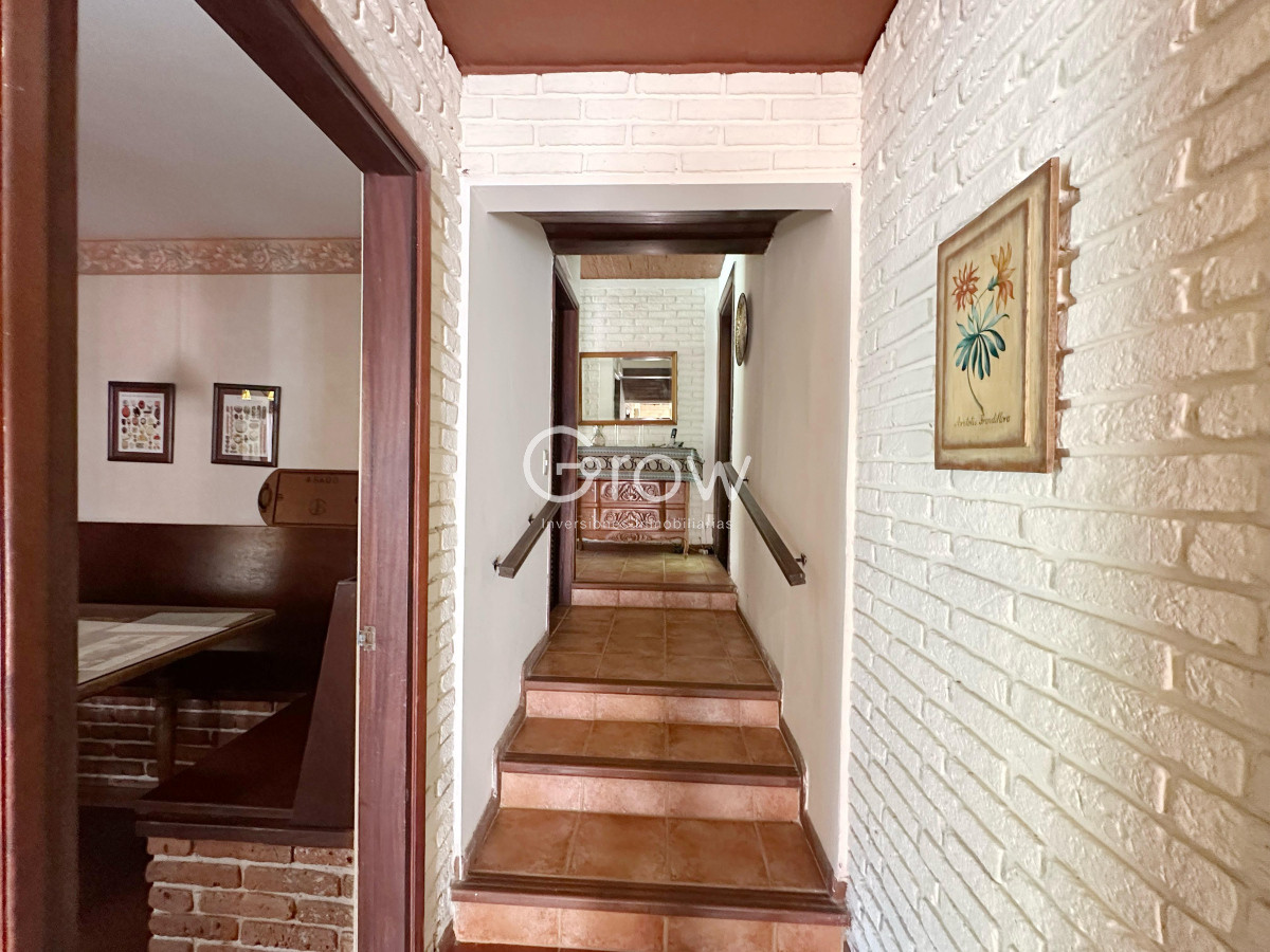 Casa ID.2716 - Casa en venta de 4 Dormitorios ubicada en Cantegril, Punta del Este