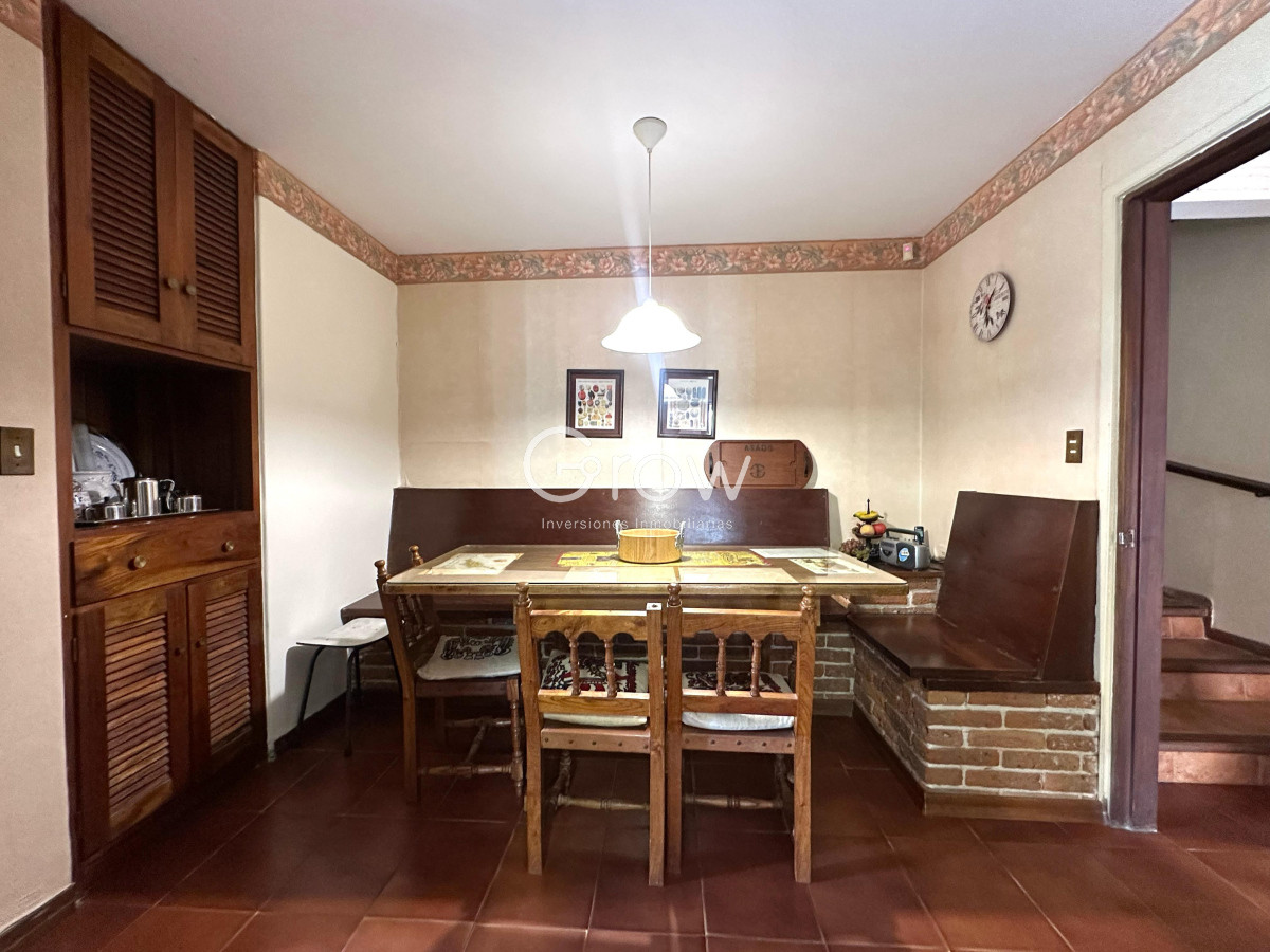Casa ID.2716 - Casa en venta de 4 Dormitorios ubicada en Cantegril, Punta del Este