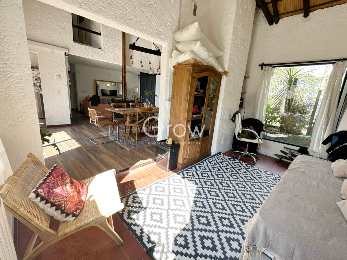Casa ID.2724 - Casa en Venta de 4 Dormitorios ubicada en Pinares, Punta del Este