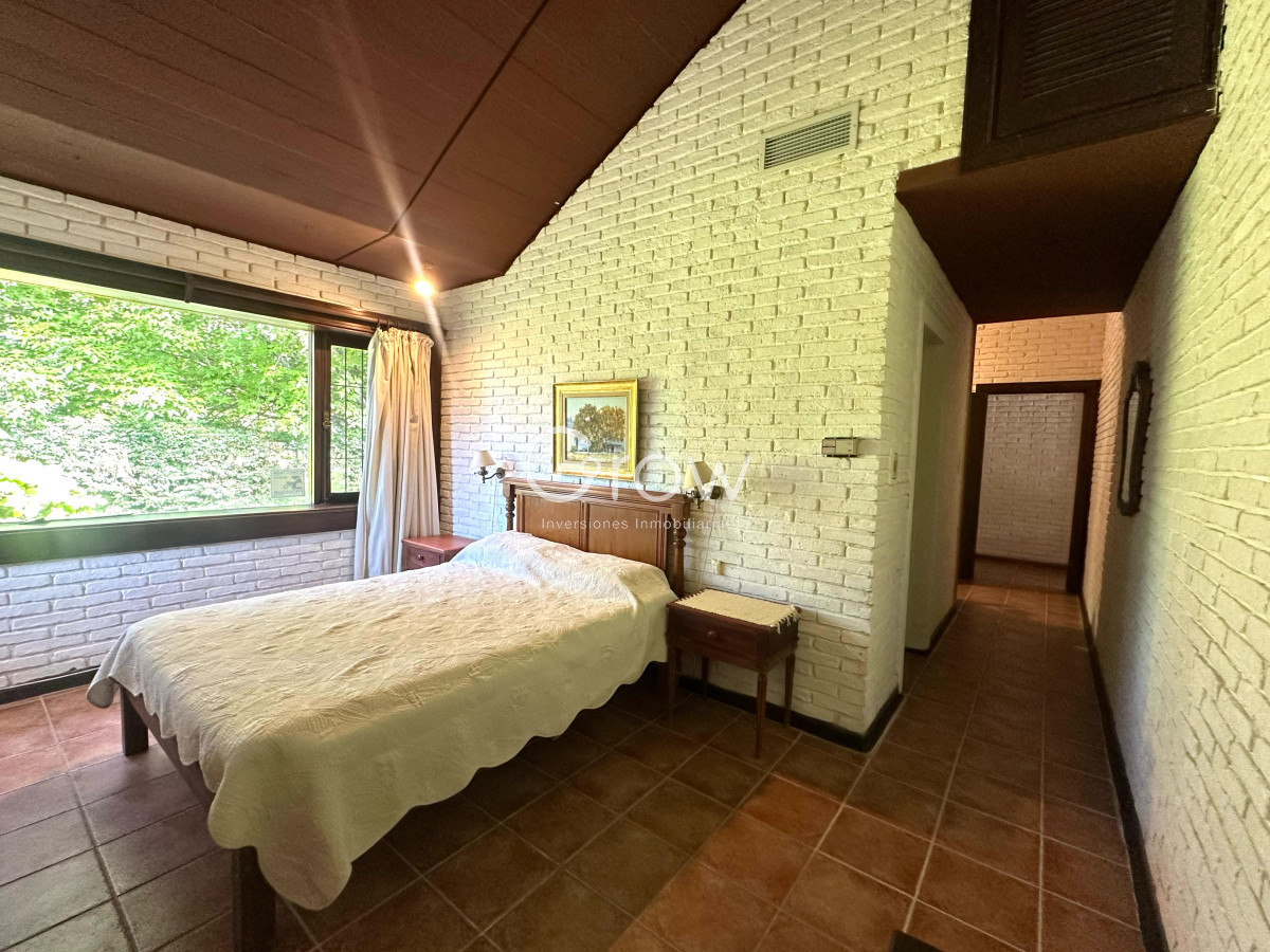 Casa ID.2716 - Casa en venta de 4 Dormitorios ubicada en Cantegril, Punta del Este