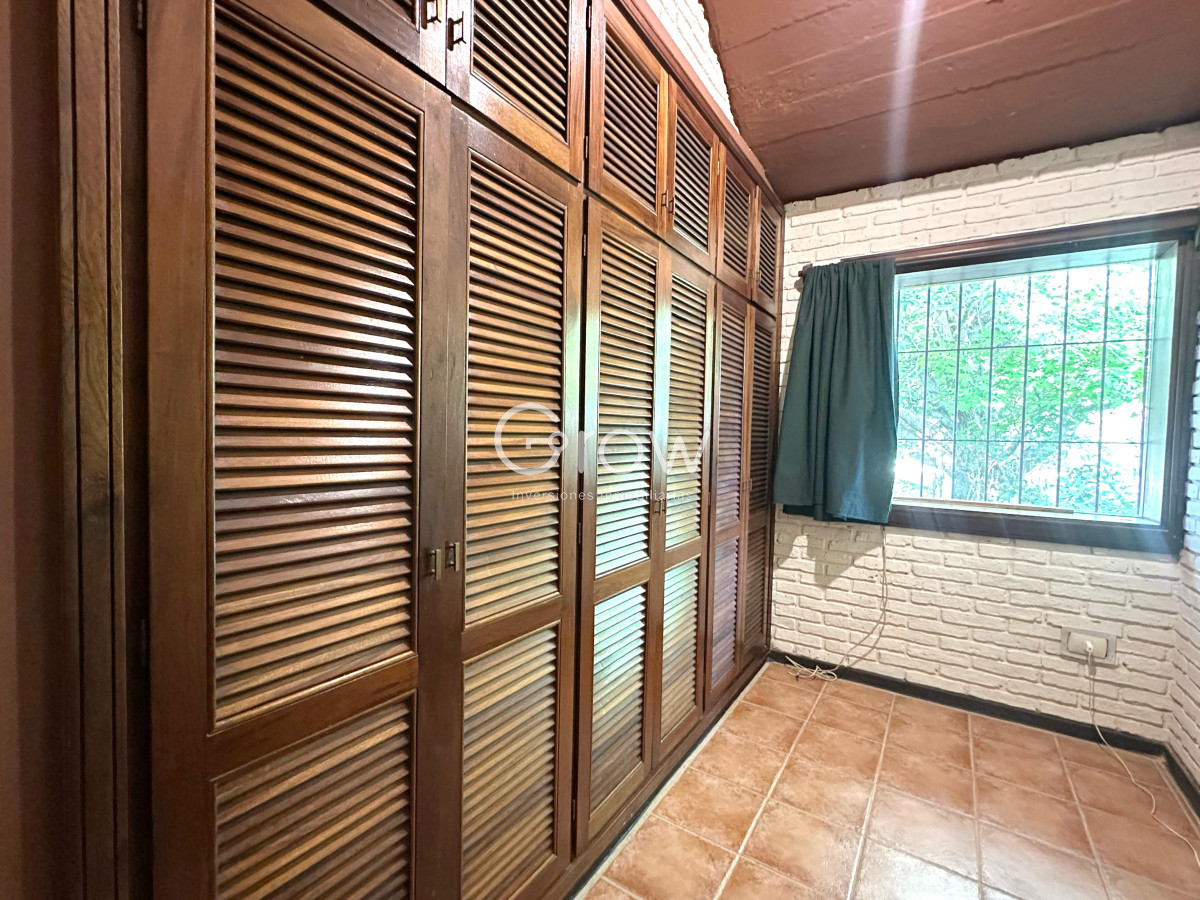 Casa ID.2716 - Casa en venta de 4 Dormitorios ubicada en Cantegril, Punta del Este