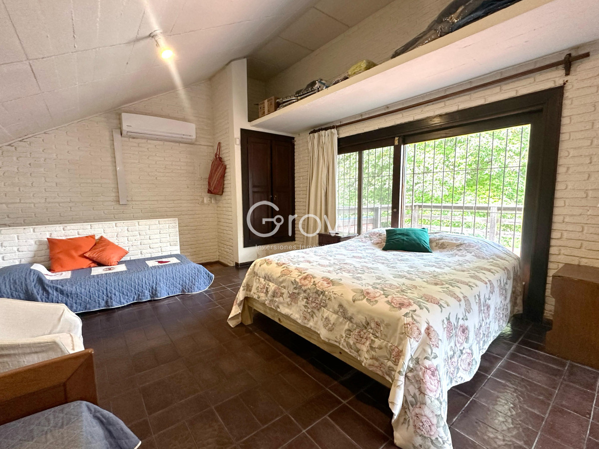 Casa ID.2716 - Casa en venta de 4 Dormitorios ubicada en Cantegril, Punta del Este