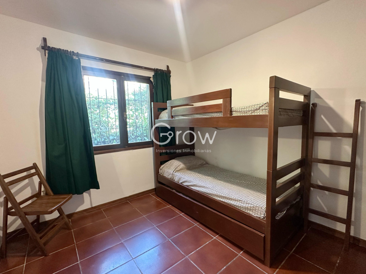 Casa ID.2716 - Casa en venta de 4 Dormitorios ubicada en Cantegril, Punta del Este