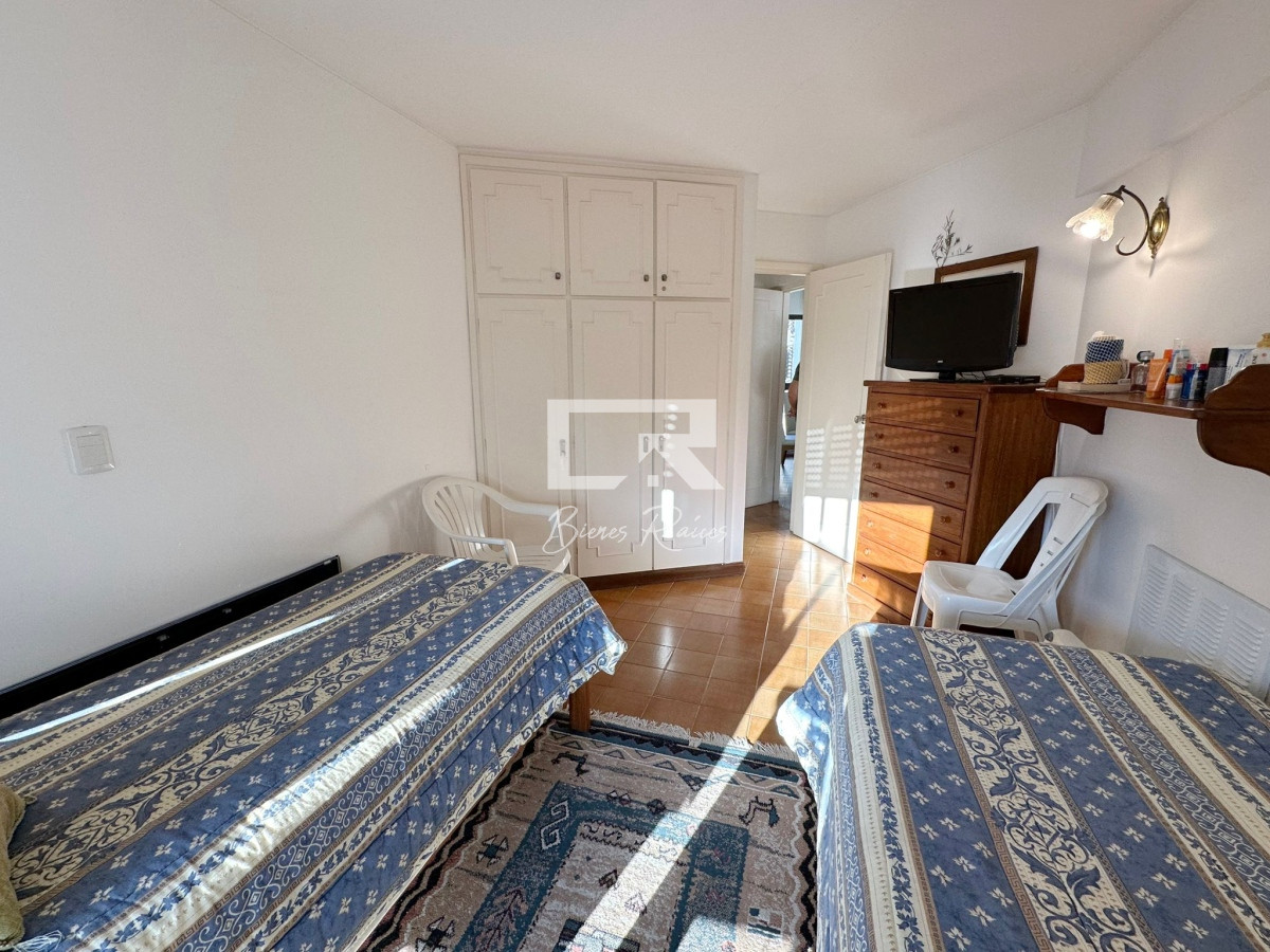 Apartamento ID.779 - Apartamento en venta de 2 dormitorios en Torre Cristal, Punta del Este.