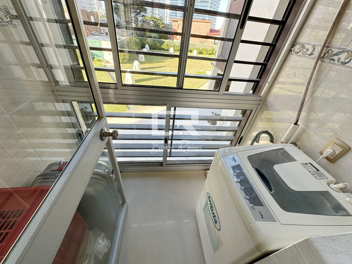 Apartamento ID.779 - Apartamento en venta de 2 dormitorios en Torre Cristal, Punta del Este.