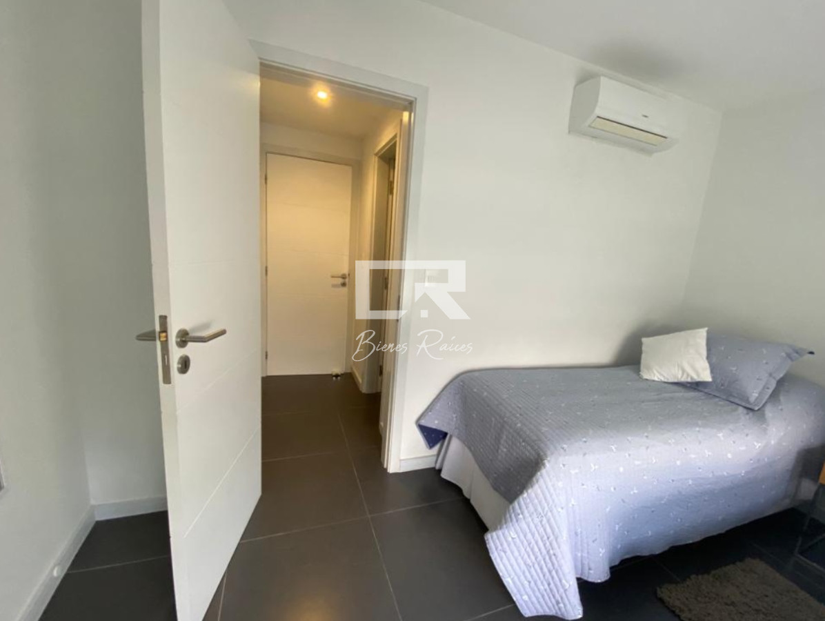 Apartamento ID.732 - Excelente Departamento de 2 Dormitorios en Alquiler temporario en Edificio Bonaire, Punta del Este