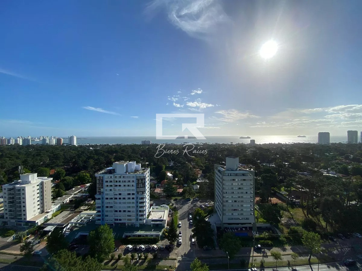 Apartamento ID.708 - Departamento de 2 Dormitorios en Venta, Edificio Green Life. Punta Del Este