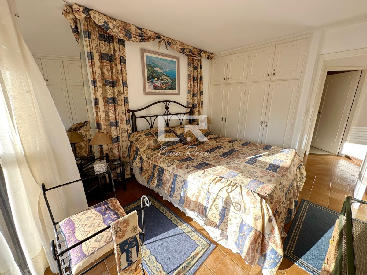 Apartamento ID.779 - Apartamento en venta de 2 dormitorios en Torre Cristal, Punta del Este.