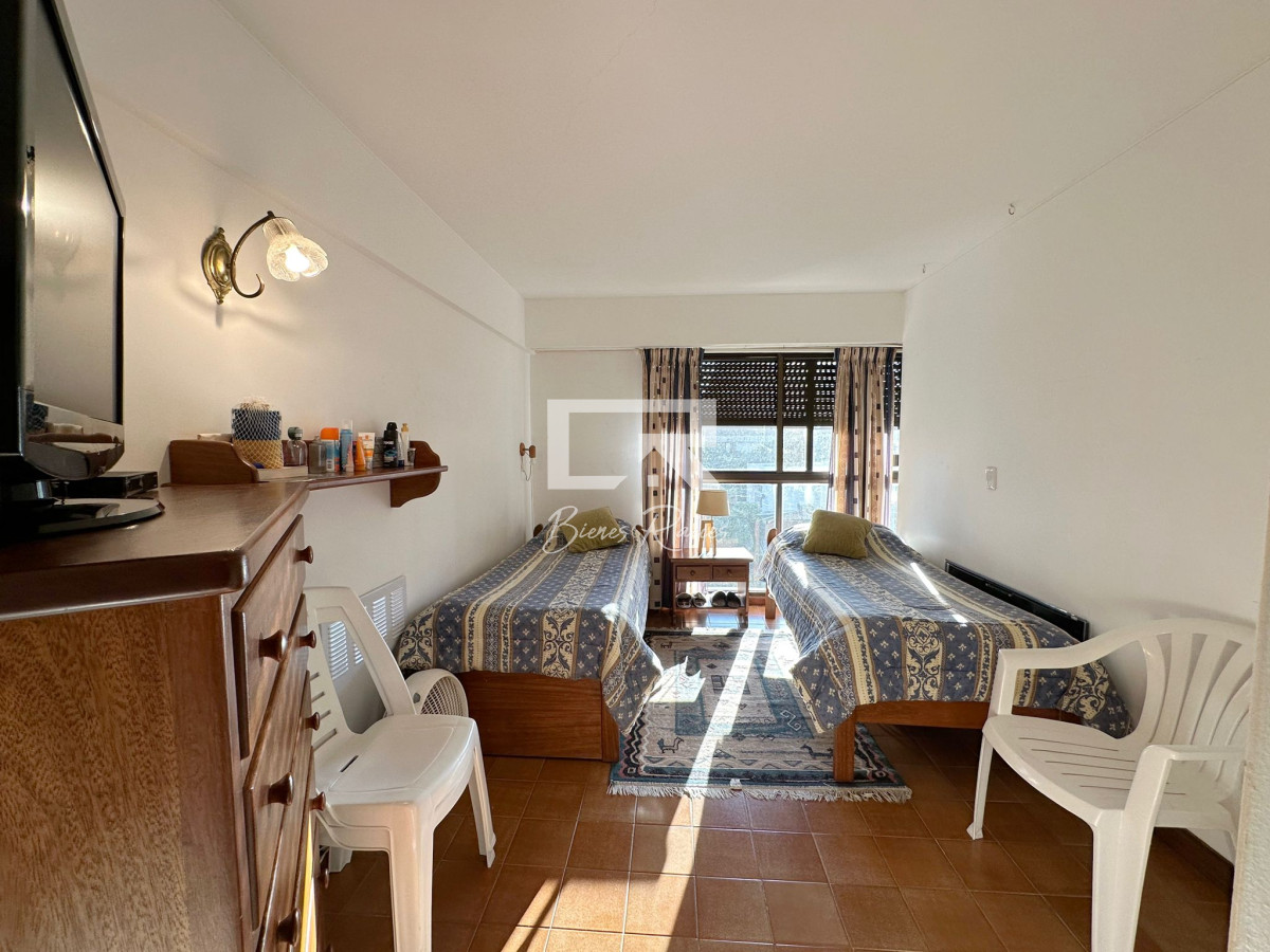 Apartamento ID.779 - Apartamento en venta de 2 dormitorios en Torre Cristal, Punta del Este.