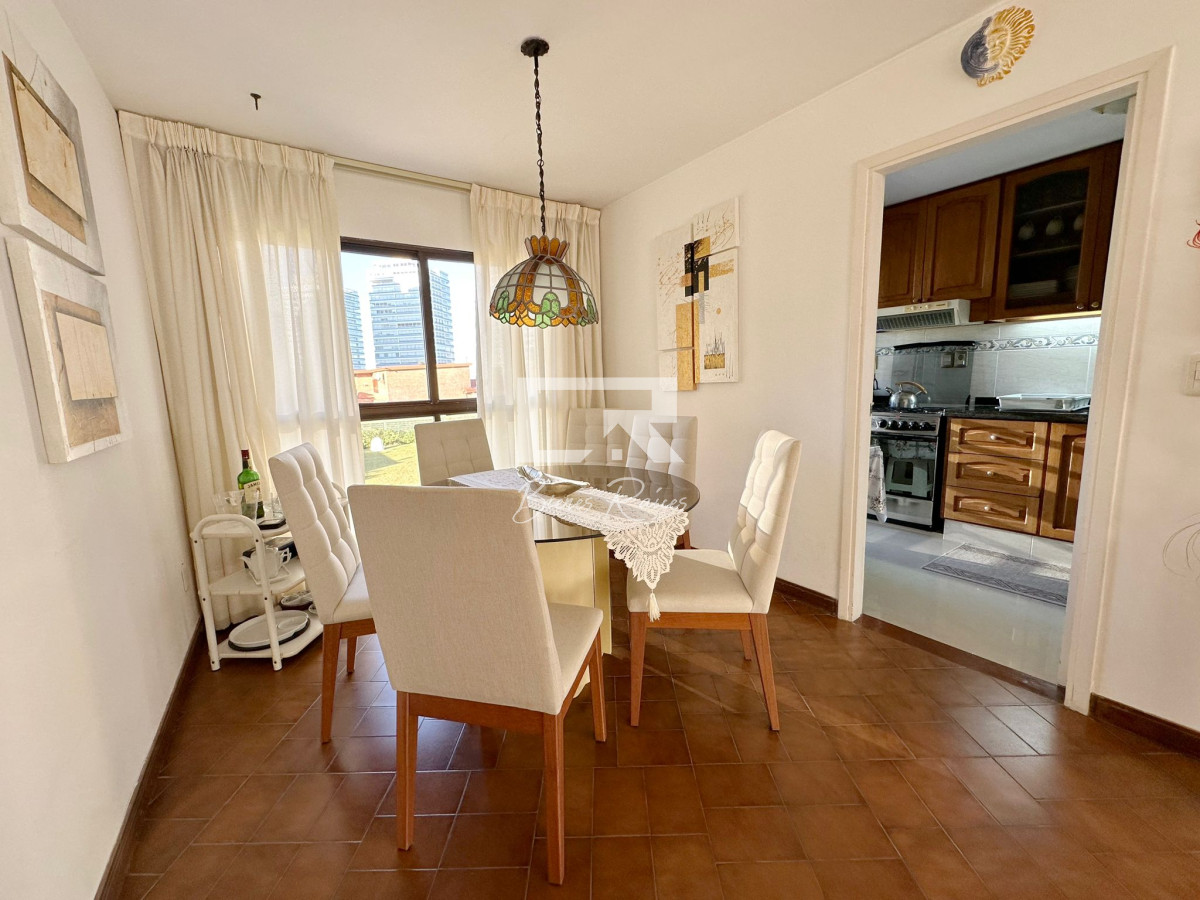 Apartamento ID.779 - Apartamento en venta de 2 dormitorios en Torre Cristal, Punta del Este.