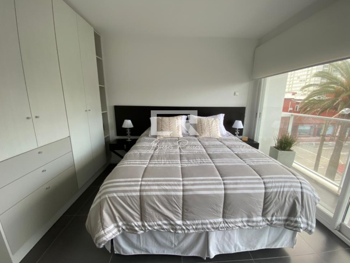 Apartamento ID.732 - Excelente Departamento de 2 Dormitorios en Alquiler temporario en Edificio Bonaire, Punta del Este