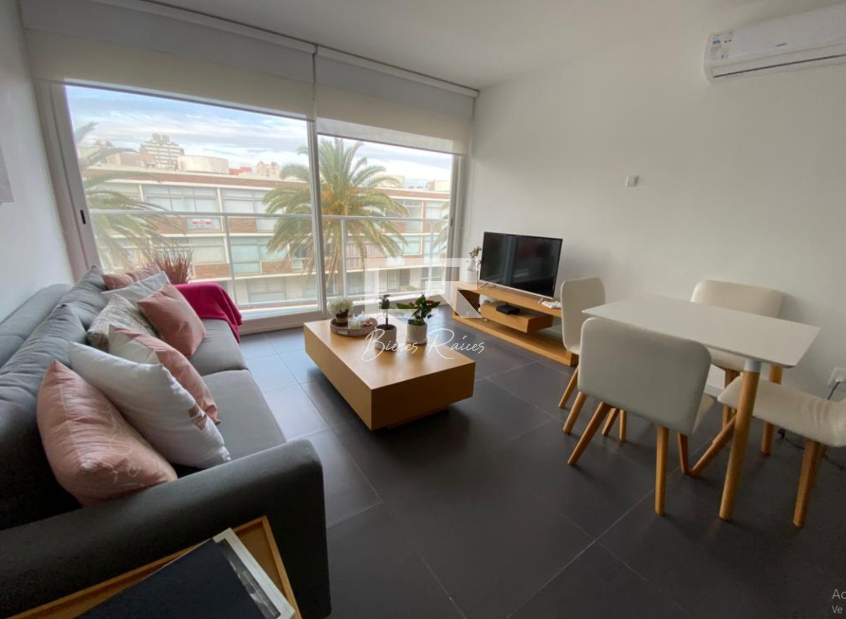 Apartamento ID.732 - Excelente Departamento de 2 Dormitorios en Alquiler temporario en Edificio Bonaire, Punta del Este