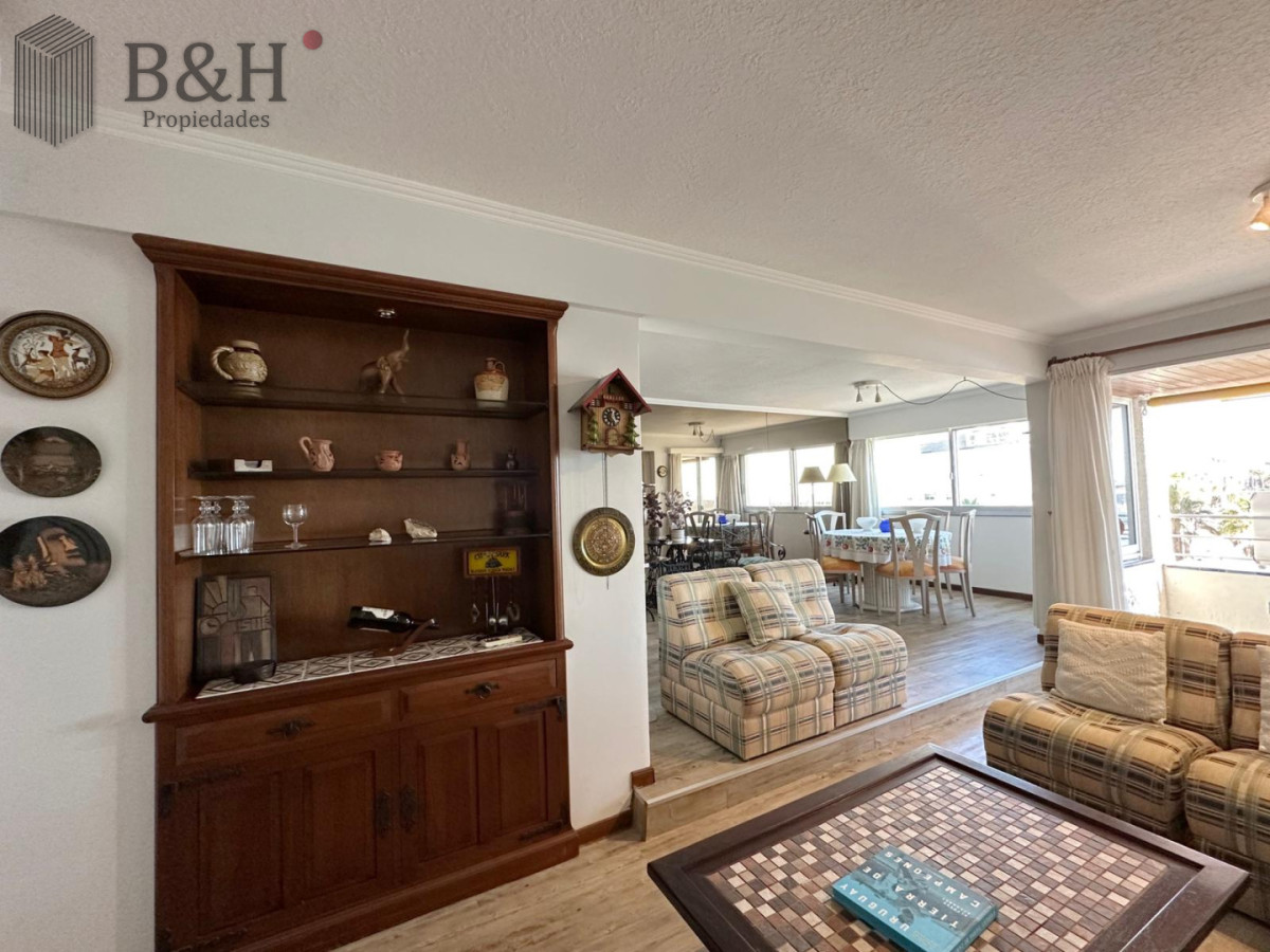 Apartamento ID.2441 - ALQUILER TEMPORARIO DE APARTAMENTO DE 3 DORMITORIOS A METROS DEL PUERTO DE PUNTA DEL ESTE